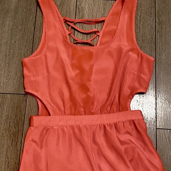 Woman’s Dress - Picture 11 of 15